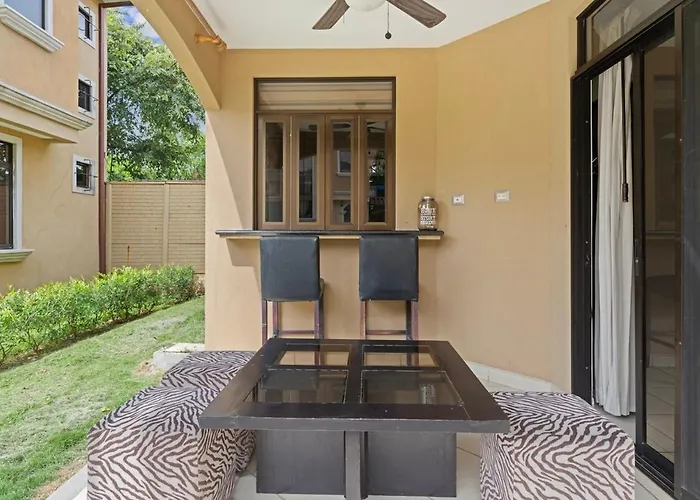 Villa Tropical Retreat For 7 Near Pool Gated Community