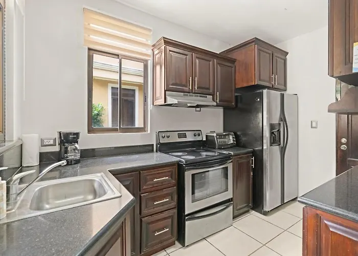 Tropical Retreat For 7 Near Pool Gated Community Villa