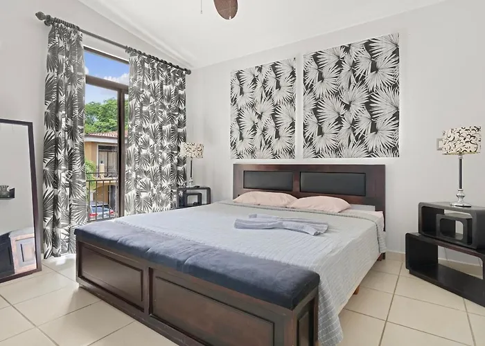 Tropical Retreat For 7 Near Pool Gated Community Villa