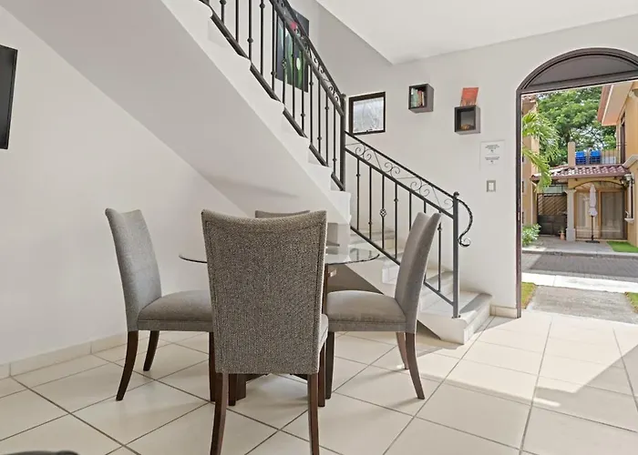 Villa Tropical Retreat For 7 Near Pool Gated Community
