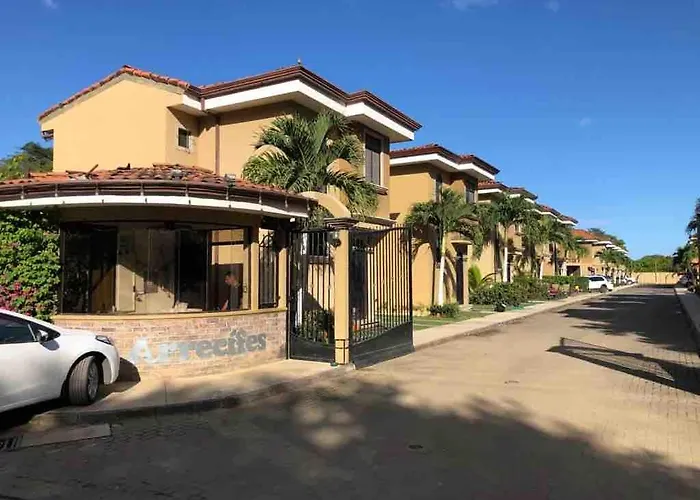 Tropical Retreat For 7 Near Pool Gated Community Villa *