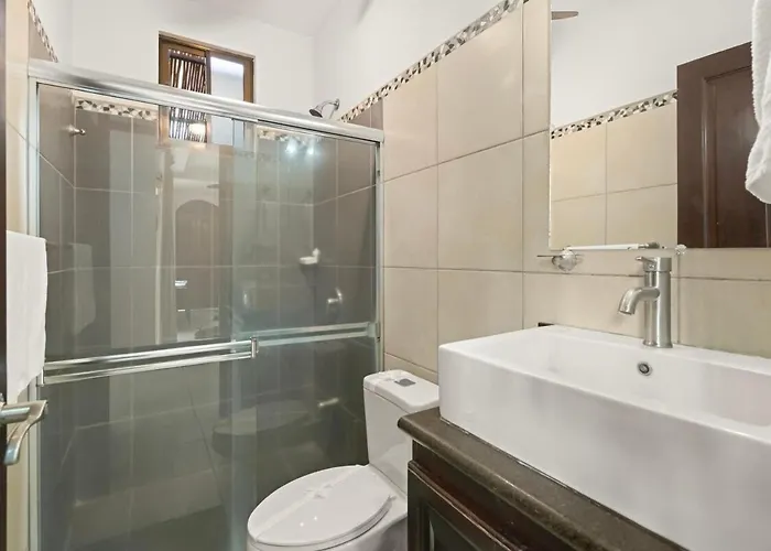 Tropical Retreat For 7 Near Pool Gated Community Villa Coco