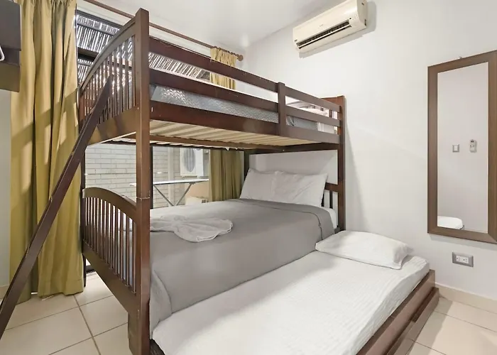 Tropical Retreat For 7 Near Pool Gated Community Villa *
